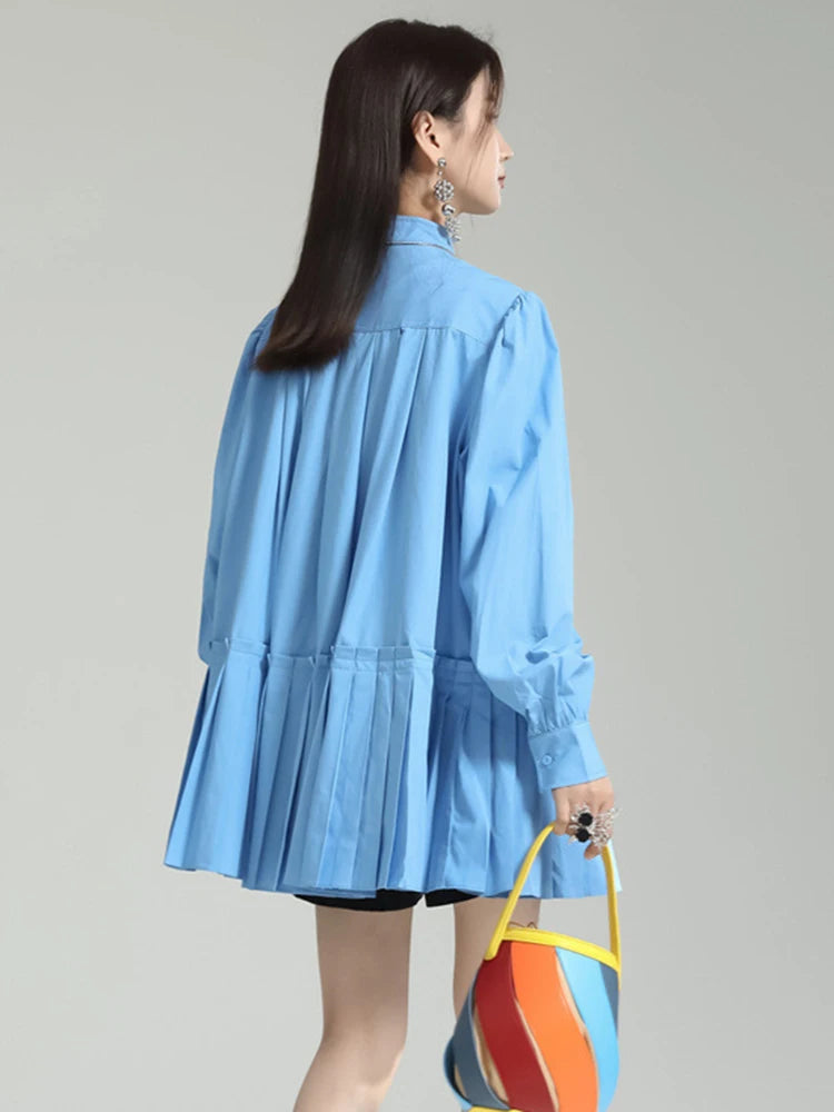 [EAM] Women Blue Pleated Hem Long Big Size Blouse New Stand Collar Long Sleeve Shirt Fashion Tide Spring Autumn 2025 1DH5707