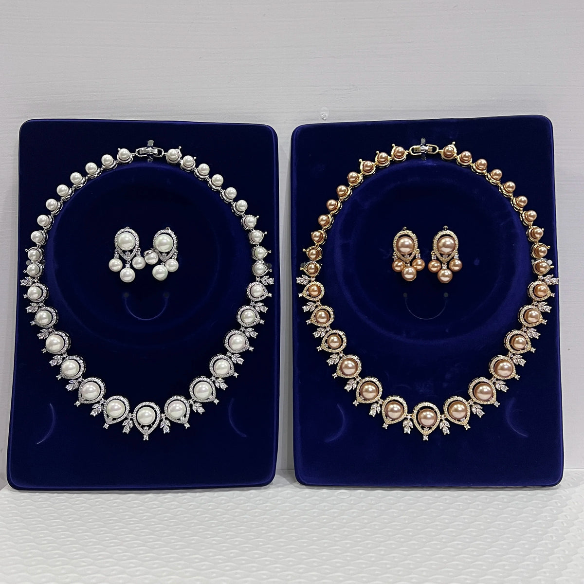 Luxurious Round Gold Tone Pearl Necklace Set for Women