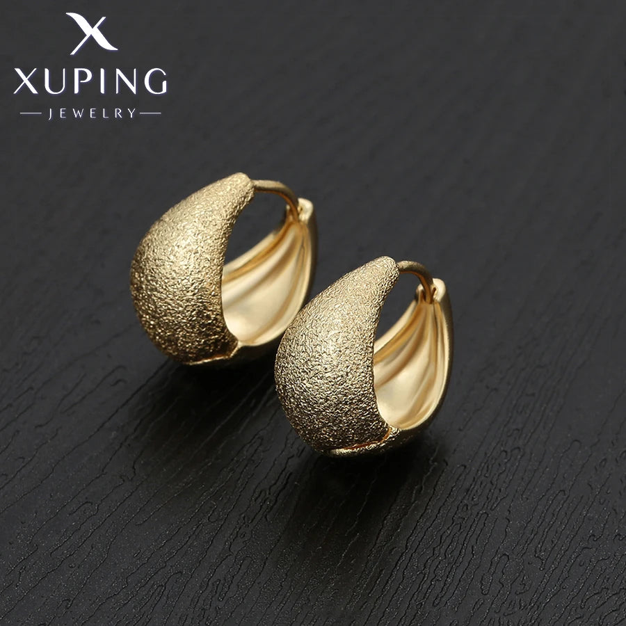 Simple Light Gold Tone Fashion Hoop Earrings for Women