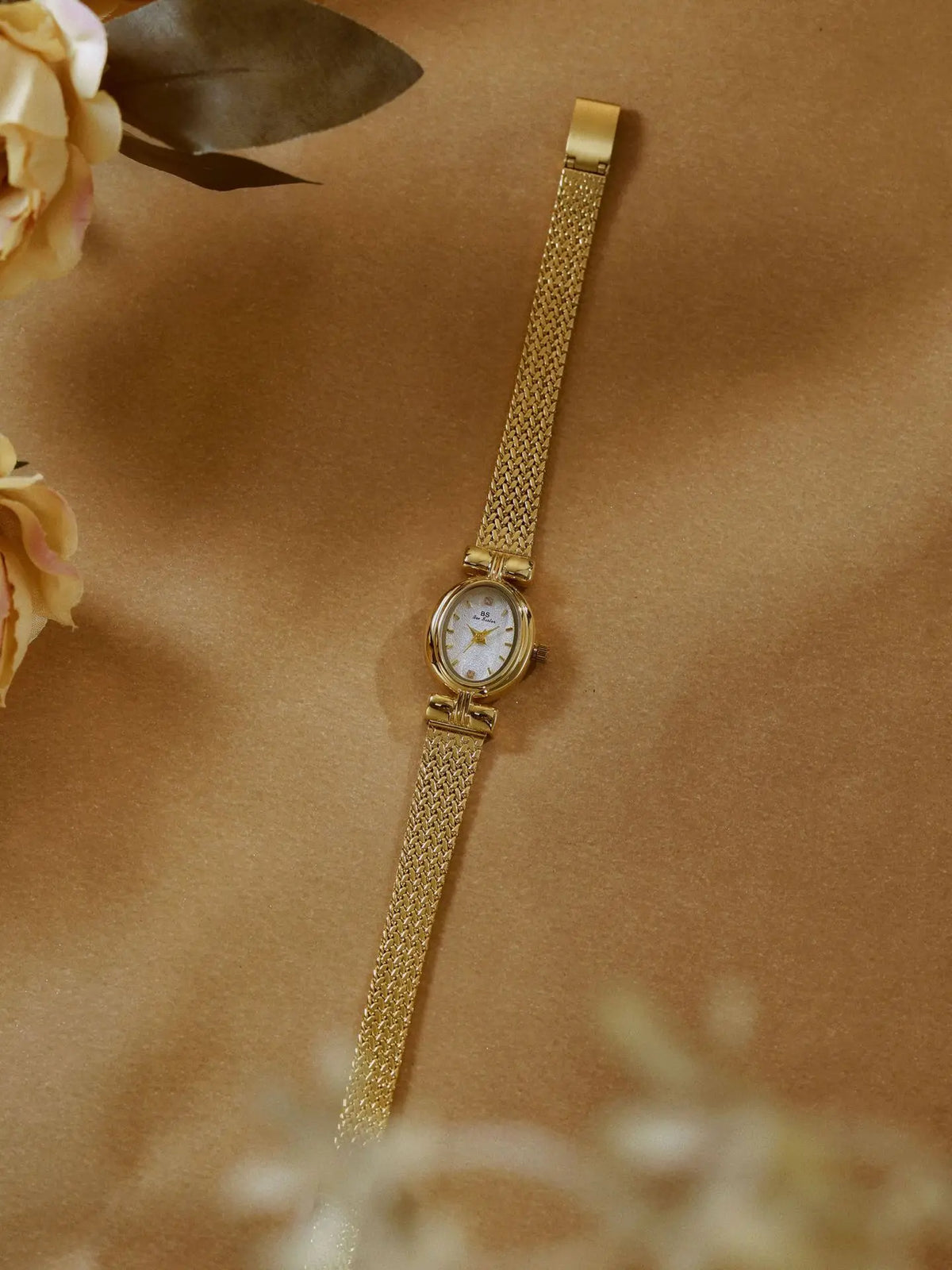 Vintage Gold Oval Quartz Wristwatch