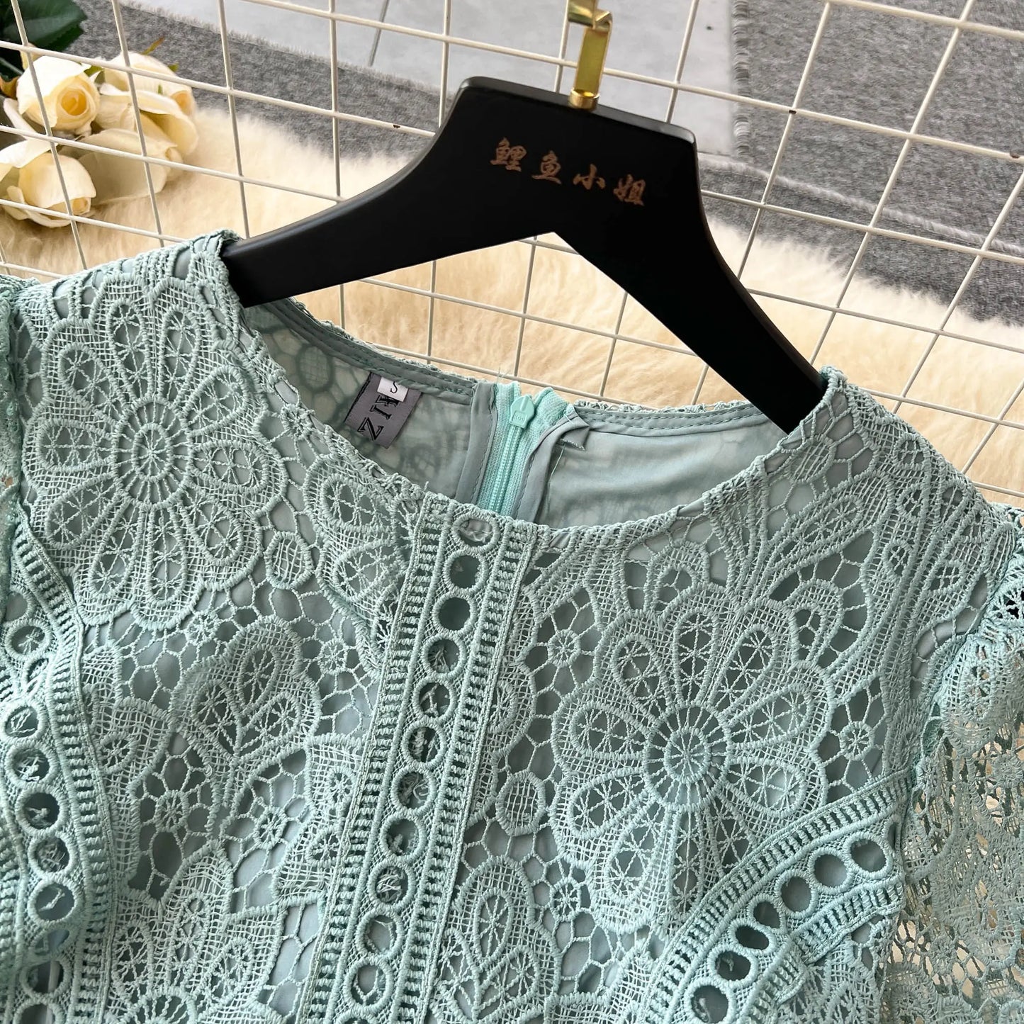 Korean Version Retro High-end Round Neck Lotus Leaf Sleeve Lace Dress for Women's 2026 Summer New Temperament Elegant Long Dress