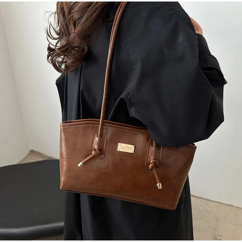 Retro French Women's Shoulder Bag Large Capacity Commuting Versatile Underarm Bag Simple Texture Solid Color Handbag Tote Bag