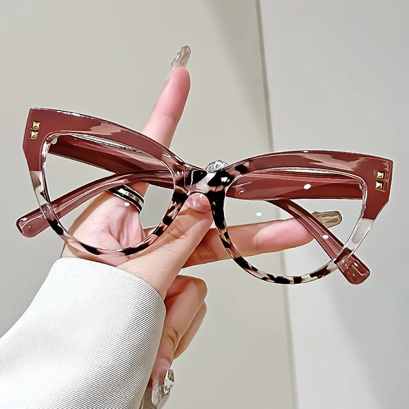 Elegant Cat Eye Reading Glasses with Metal Hinge - Minimalist Color Block Design, Fashion Presbyopic Eyewear +1.0 to +4.0