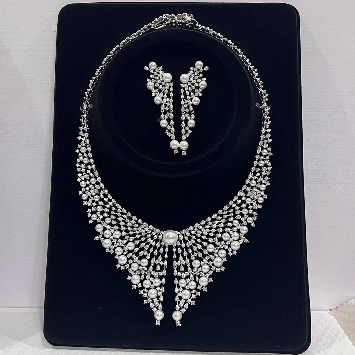 Luxurious Crystal Pearl Bridal Necklace Set for Women