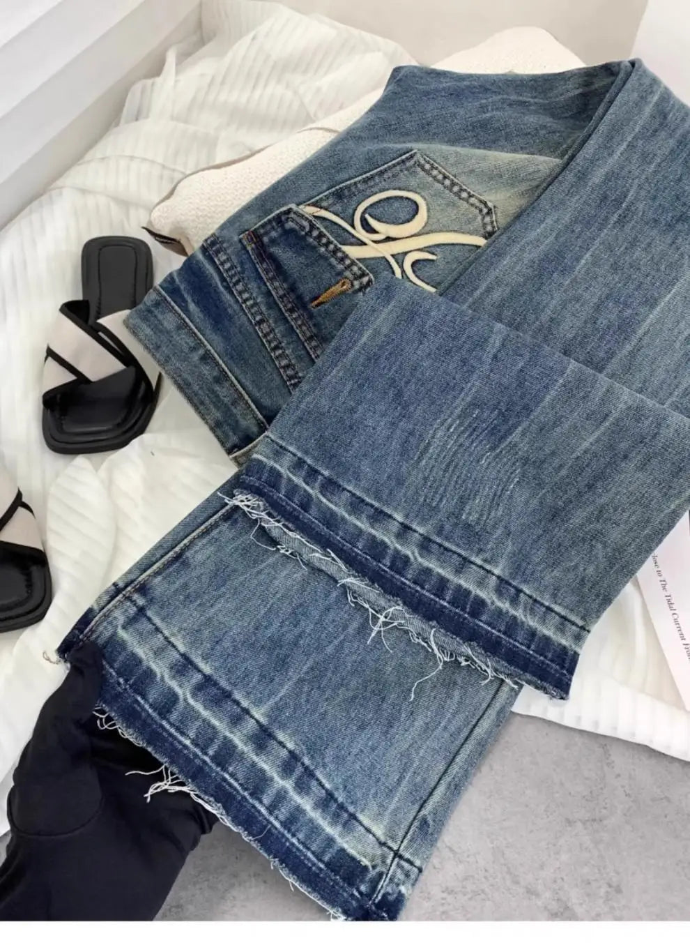 American retro low-waisted jeans female autumn new embroidery old casual fashion temperament slim Joker bell bottoms.