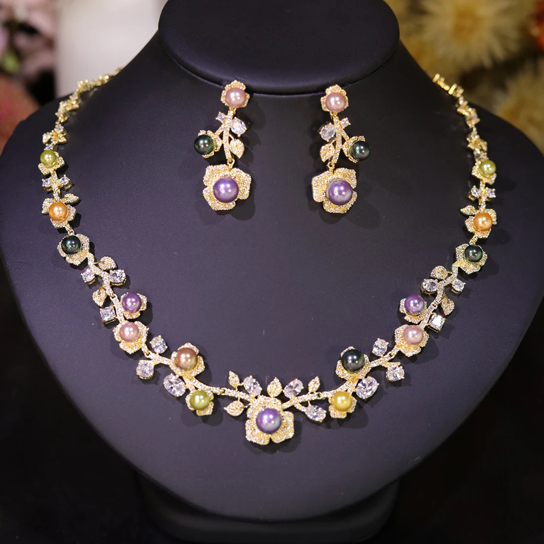 Sparkling Pearl And Floral Crystal Jewelry Set for Women