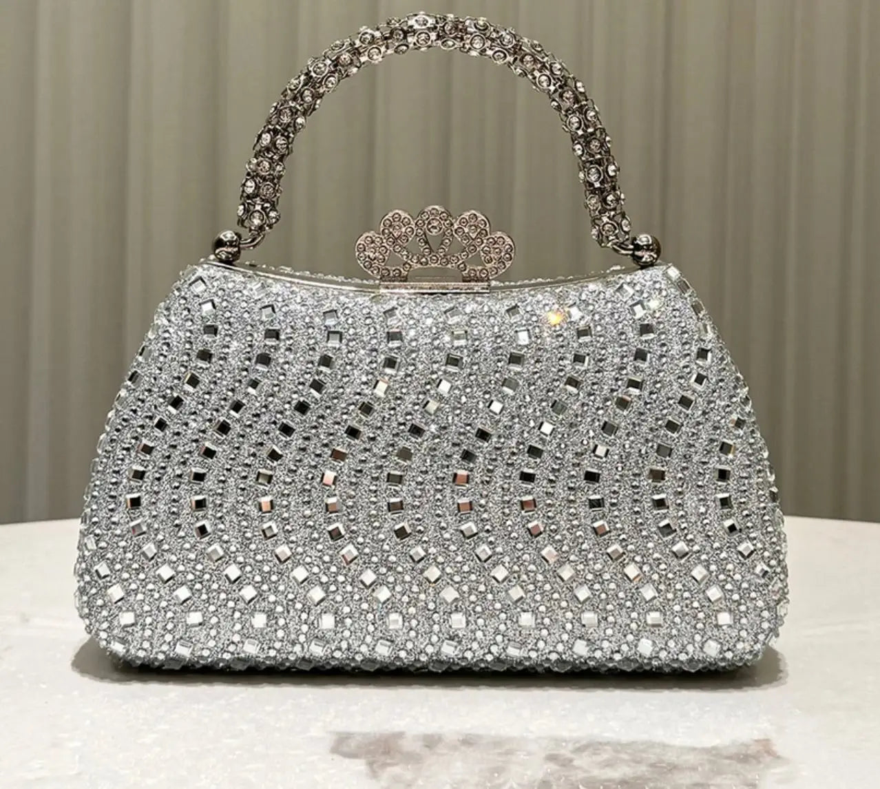 2025 Luxury Fashion Sequined Glitter Clutch Bag Full Rhinestone Design Party Women Handbags Portable Tote Shoulder Messenger Bag
