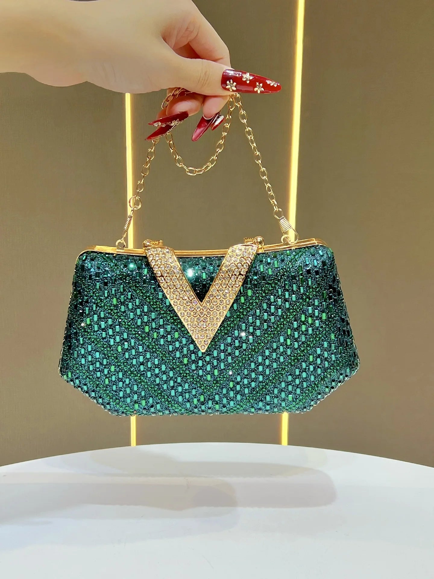 Luxury Shiny Diamond Studded V Letter Evening Dress Bag for Women Brand Rhinestones Handbags Elegant Cheongsam Bag Wedding Purse