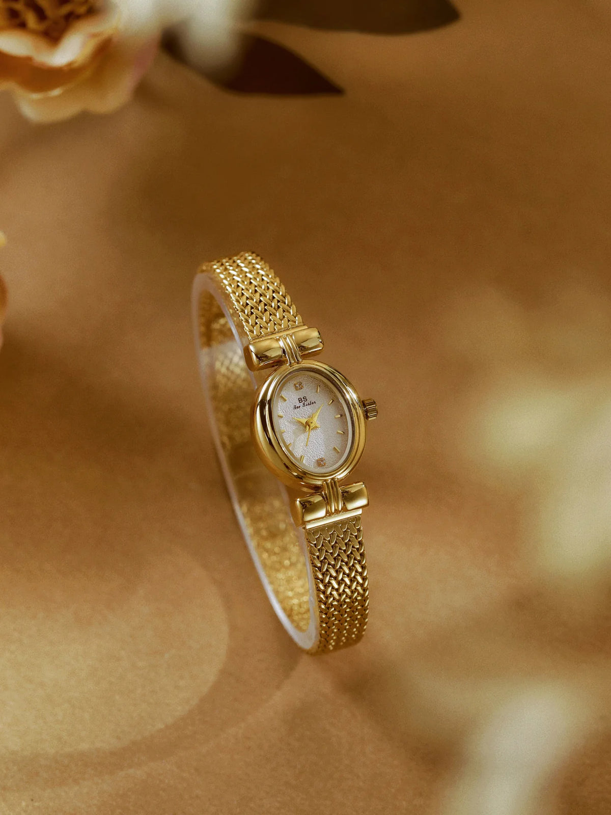 Vintage Gold Oval Quartz Wristwatch