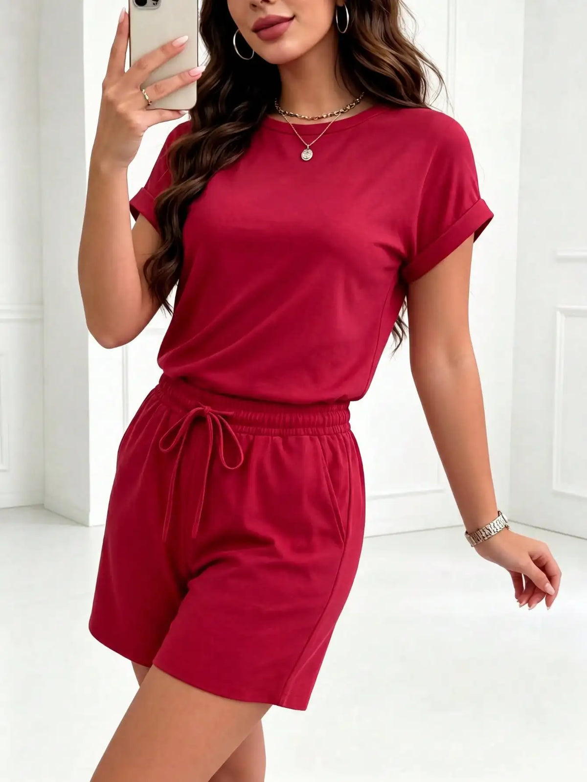 Spring and summer women’s clothing: Solid-color short-sleeved, retro round-neck T-shirts paired with elastic-waisted shorts. A simple, sporty and casual two-piece set.