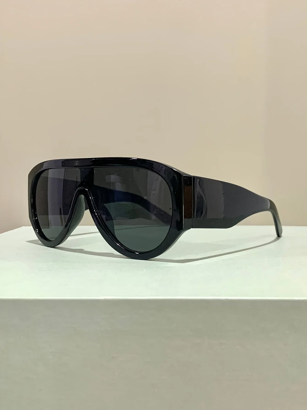 Classic Oversized Gradient Lens Pilot Sunglasses for Women
