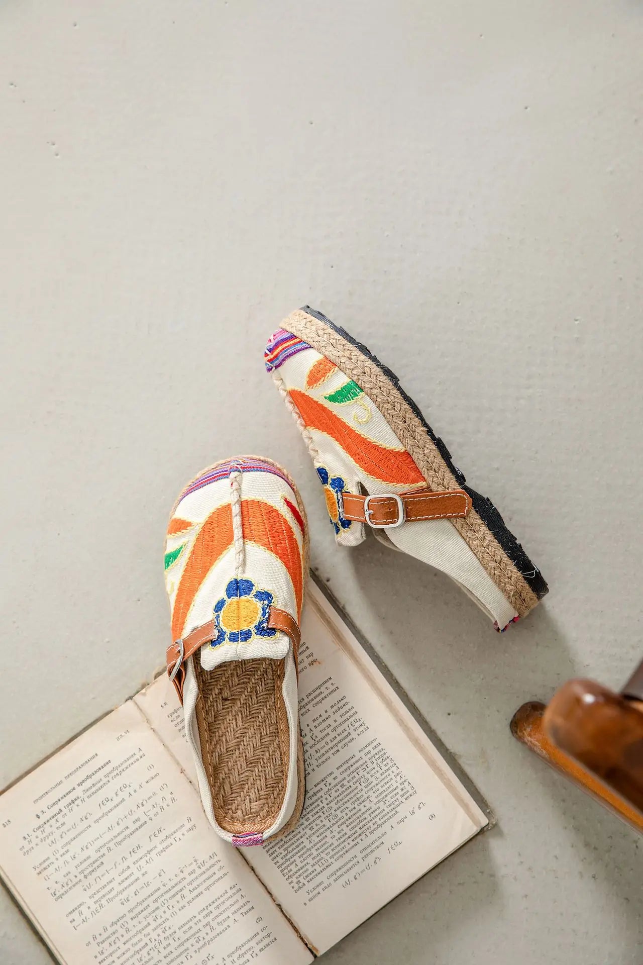 Lightweight Embroidered Cotton Linen Flat Slippers for Women