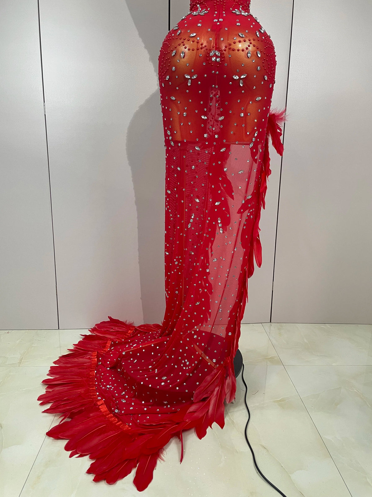 2025New Exquisite Feather Red Evening Dress Women Sparkle Rhinestones Sexy High Slit Birthday Celebrate Stage Photoshoot Costume
