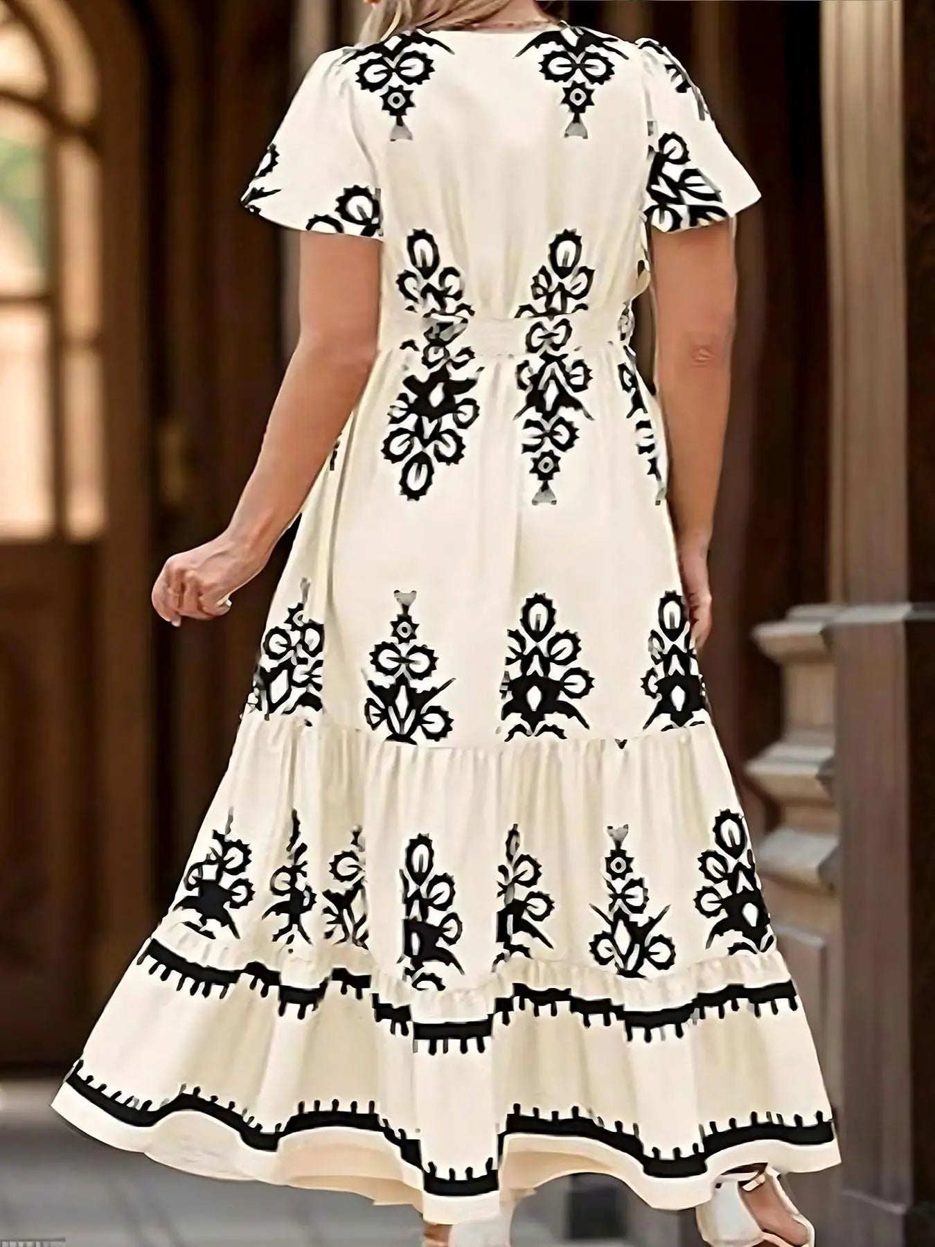 Plus Size Fitted Ditsy Floral Dress