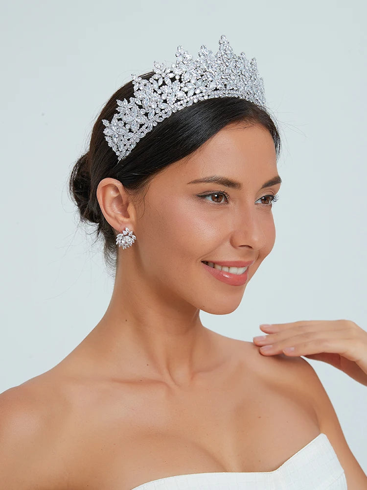 Glamorous Crystal Embellished Bridal Crown for Women