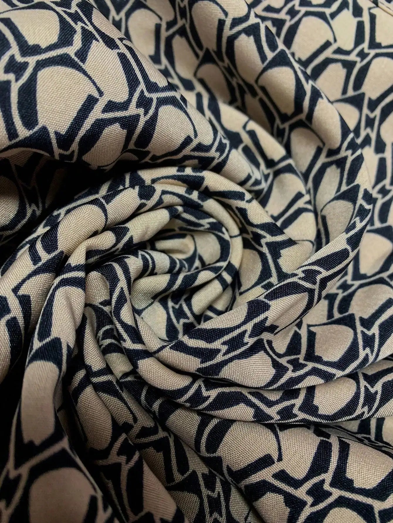 women new Allover Print round neck long sleeved blouse casual tops for fall，fashion  fall women clothes