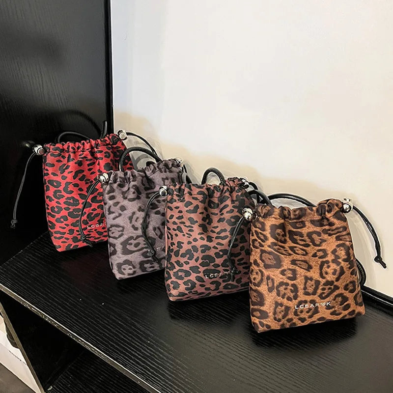 Leopard Print Nylon Drawstring Crossbody Bag New Niche Design Fashion Versatile Women's Mobile Phone Bag Exquisite Shoulder Bag