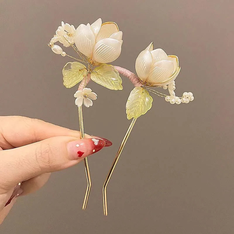 Elegant Floral Metal U-Shaped Hair Stick for Women