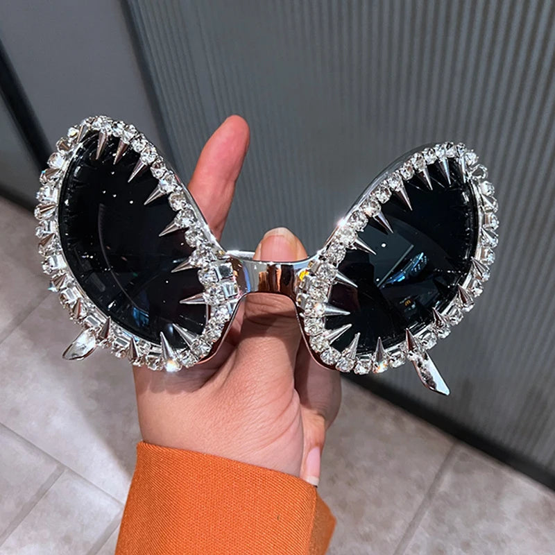 Alien Shape Sunglasses With Metal Chain