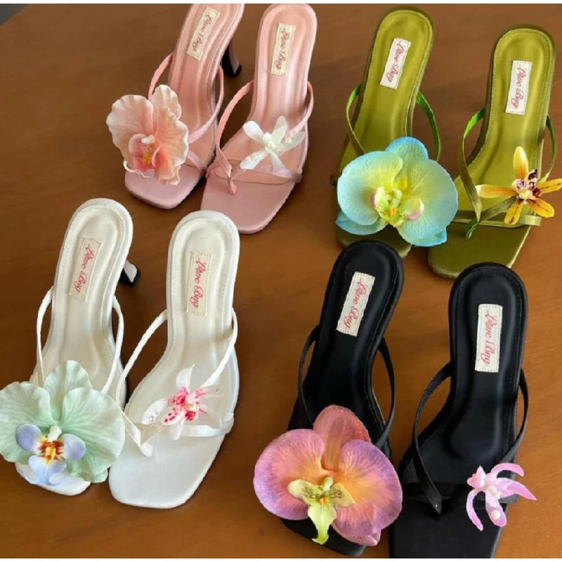 1 Pair Of Simulated Butterfly Decoration Fashion Cute Design Sweet Fresh Literary Ladies Flower Hole Shoes Sandals Accessories
