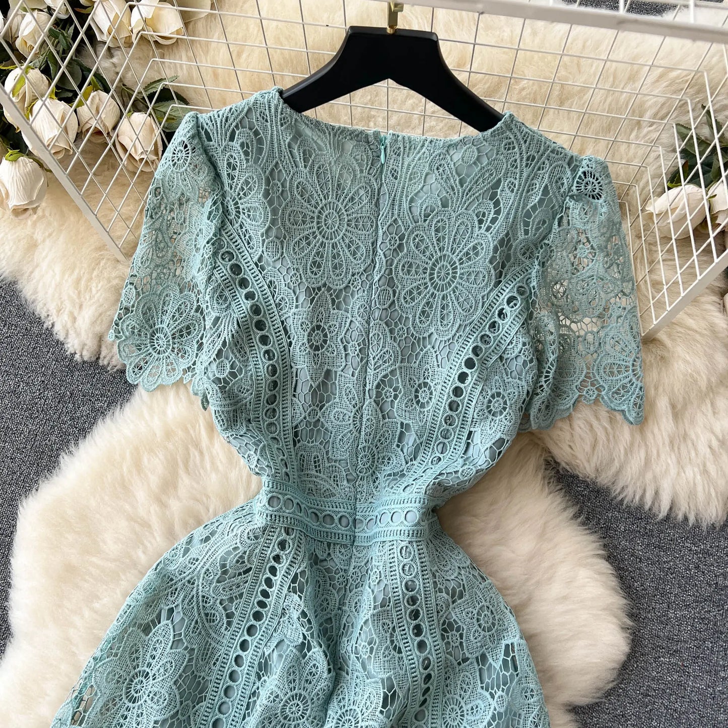 Korean Version Retro High-end Round Neck Lotus Leaf Sleeve Lace Dress for Women's 2026 Summer New Temperament Elegant Long Dress