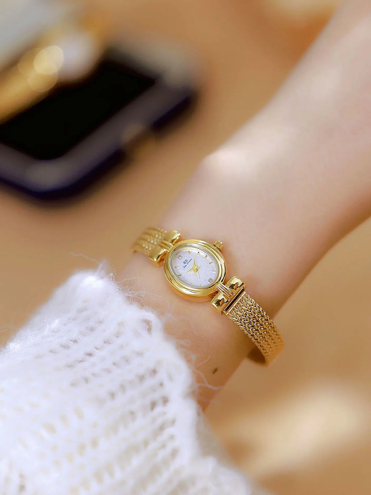 Vintage Gold Oval Quartz Wristwatch