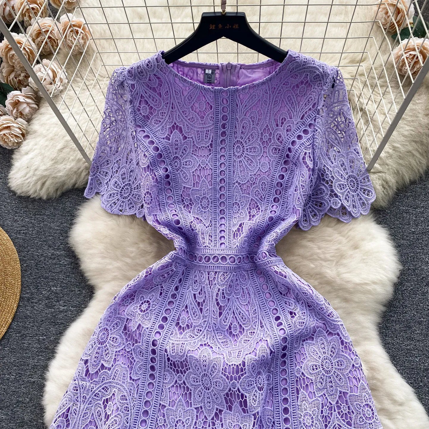 Korean Version Retro High-end Round Neck Lotus Leaf Sleeve Lace Dress for Women's 2026 Summer New Temperament Elegant Long Dress