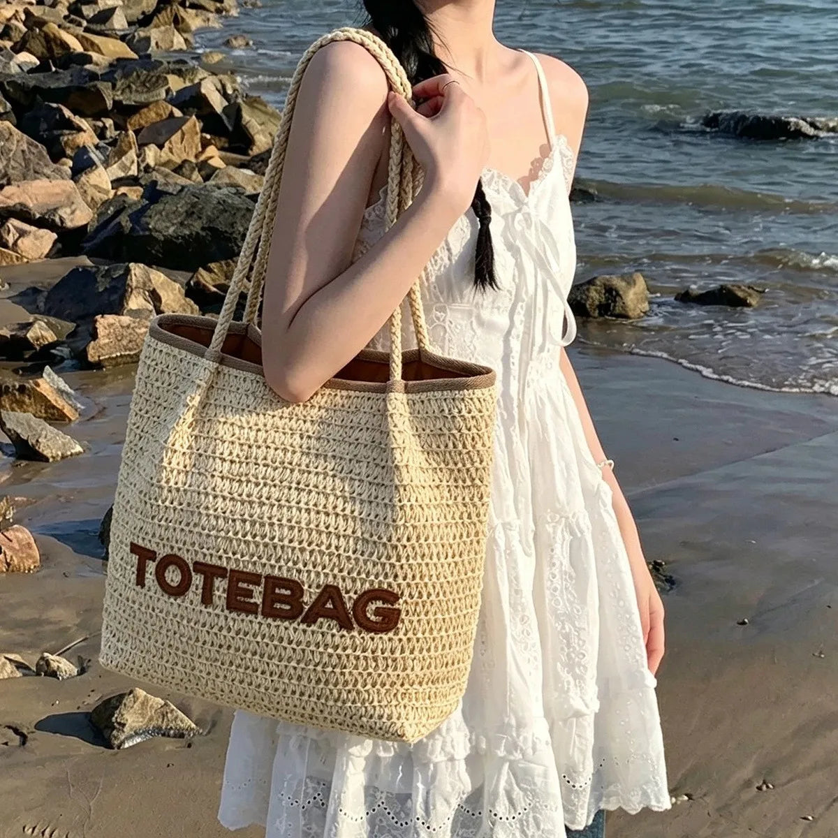 French style large capacity woven straw woven bag for women, new beach vacation shoulder bag, casual commuting tote bag
