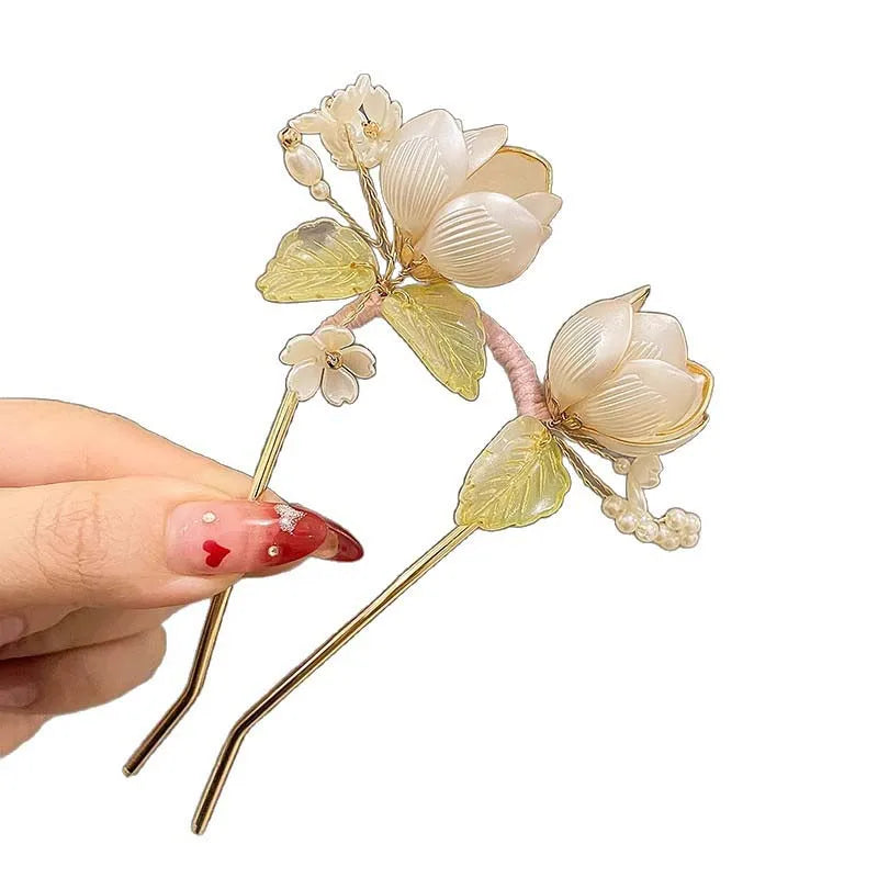 Elegant Floral Metal U-Shaped Hair Stick for Women