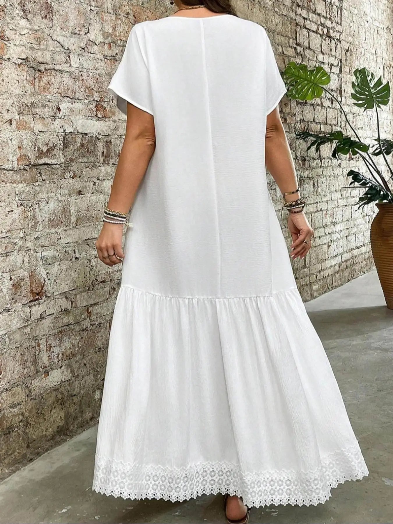 【Plus Size】 Floral Lace Trim Round Neck Dress, Casual Short Sleeve Maxi Dress for Daily Wear, Women's Plus Clothing for Summer