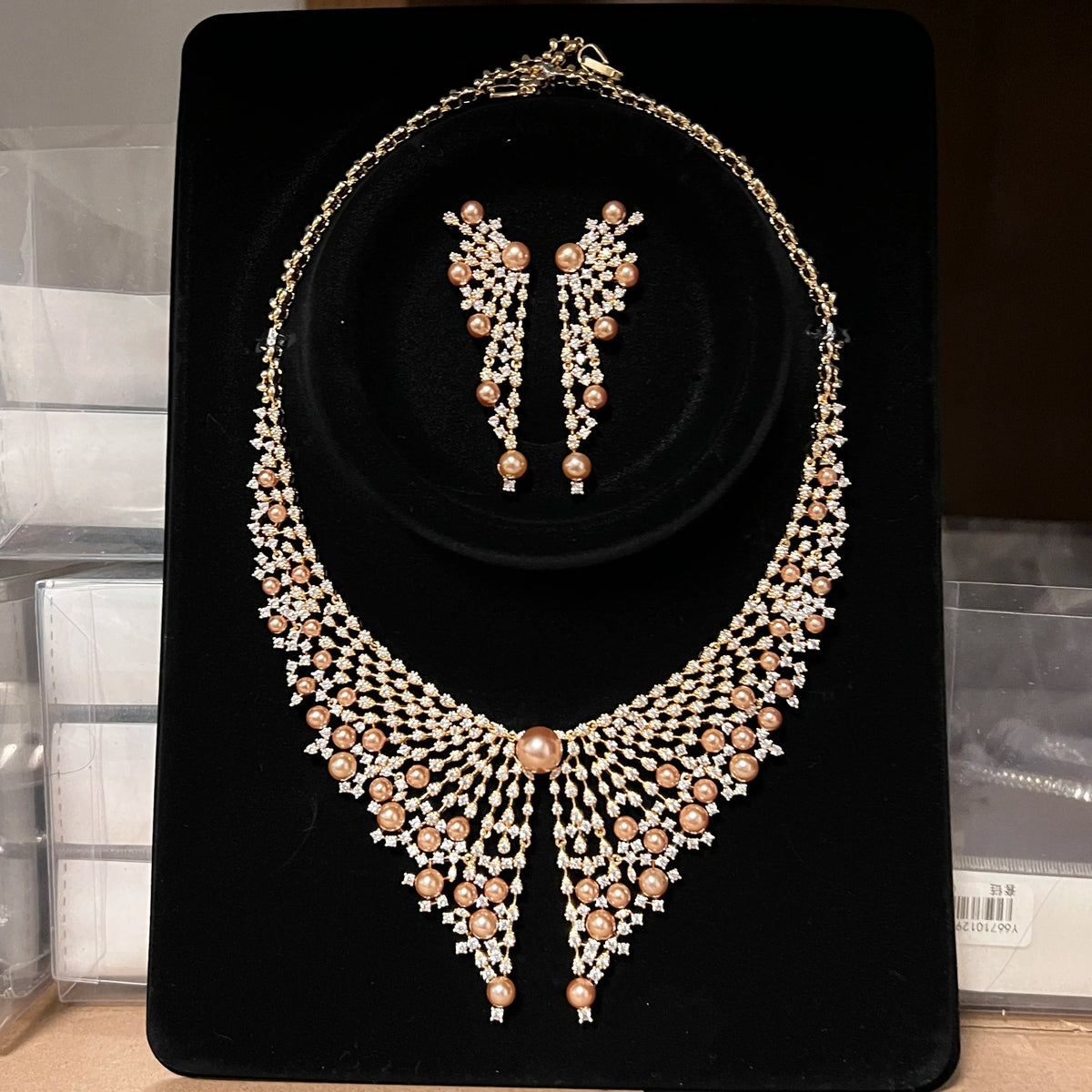 Luxurious Crystal Pearl Bridal Necklace Set for Women