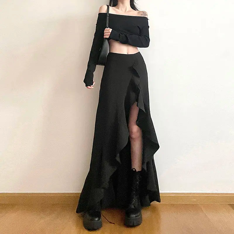 French fashion irregular temperament long skirt female summer new irregular split high waist Joker thin black casual big skirt.