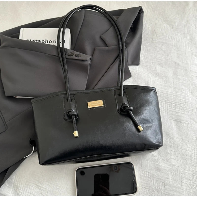 Retro French Women's Shoulder Bag Large Capacity Commuting Versatile Underarm Bag Simple Texture Solid Color Handbag Tote Bag