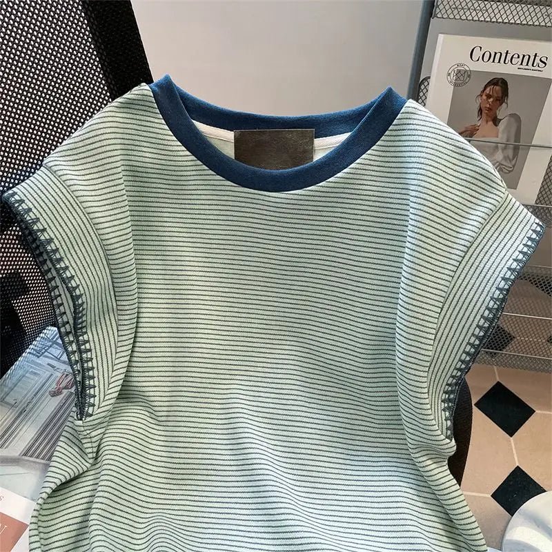 Green striped T-shirt female summer new shoulder design sense fashion niche stitching chic flying sleeves loose clothes.