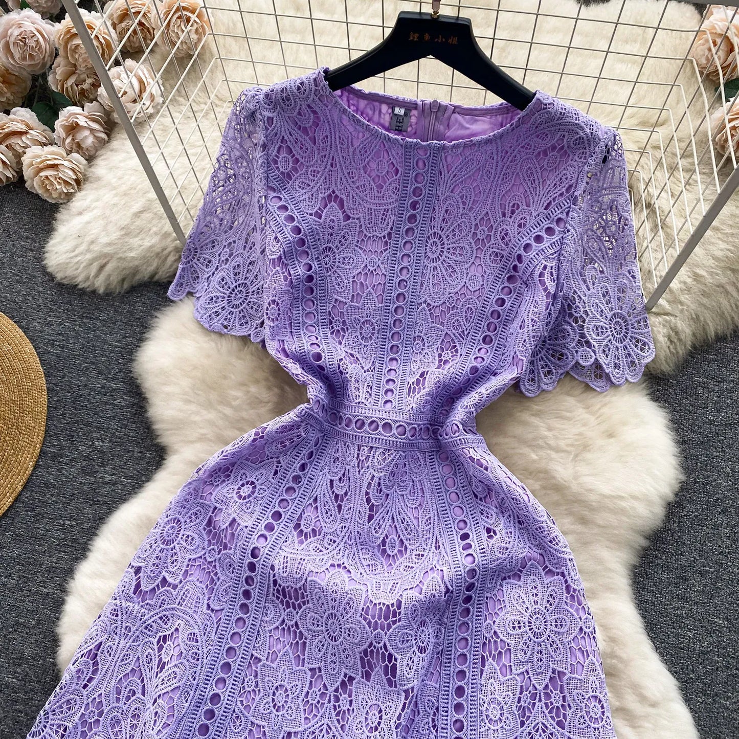 Korean Version Retro High-end Round Neck Lotus Leaf Sleeve Lace Dress for Women's 2026 Summer New Temperament Elegant Long Dress