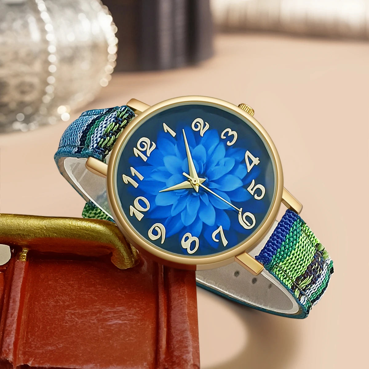 Classic Round Quartz Leather Strap Watch