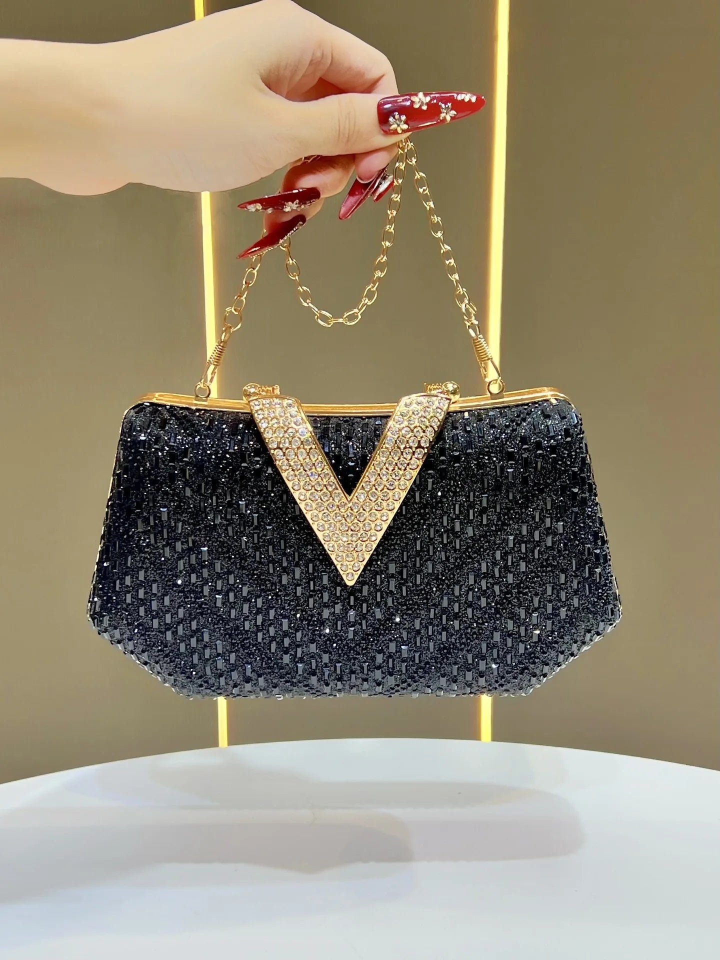 Luxury Shiny Diamond Studded V Letter Evening Dress Bag for Women Brand Rhinestones Handbags Elegant Cheongsam Bag Wedding Purse
