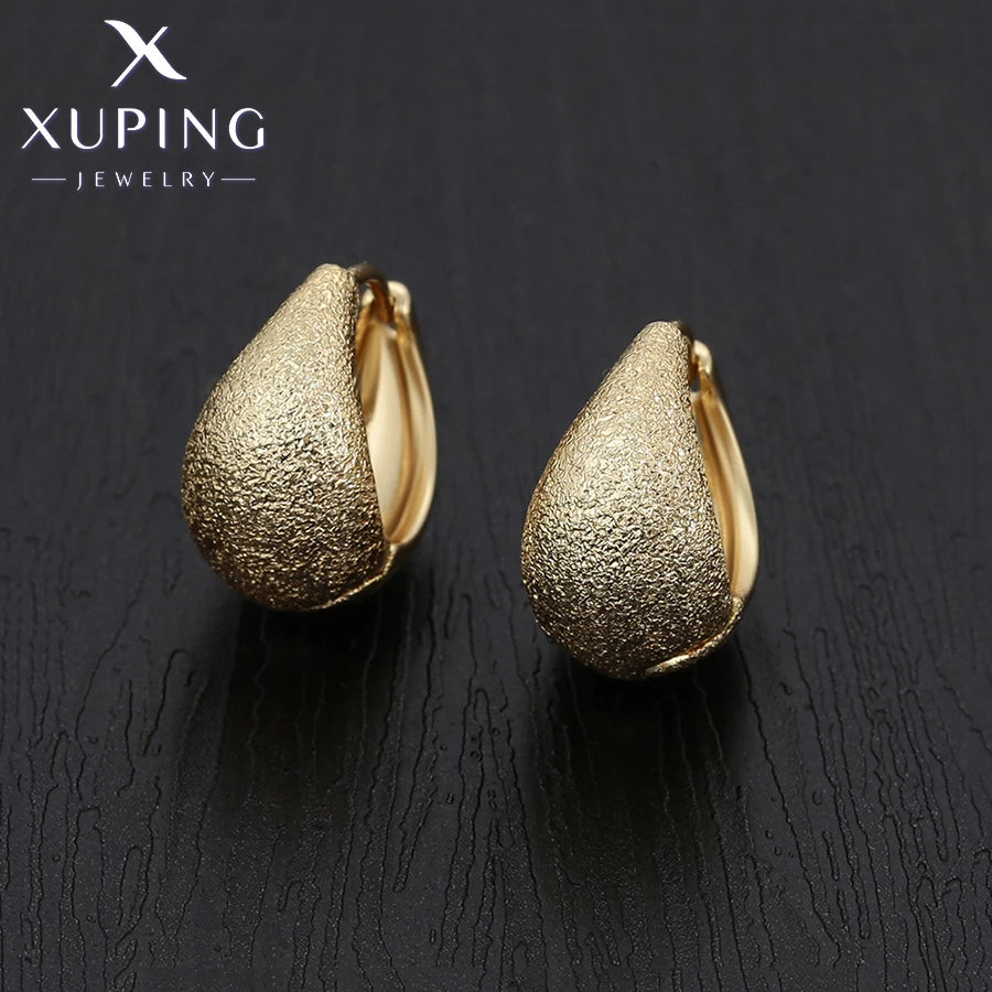 Simple Light Gold Tone Fashion Hoop Earrings for Women