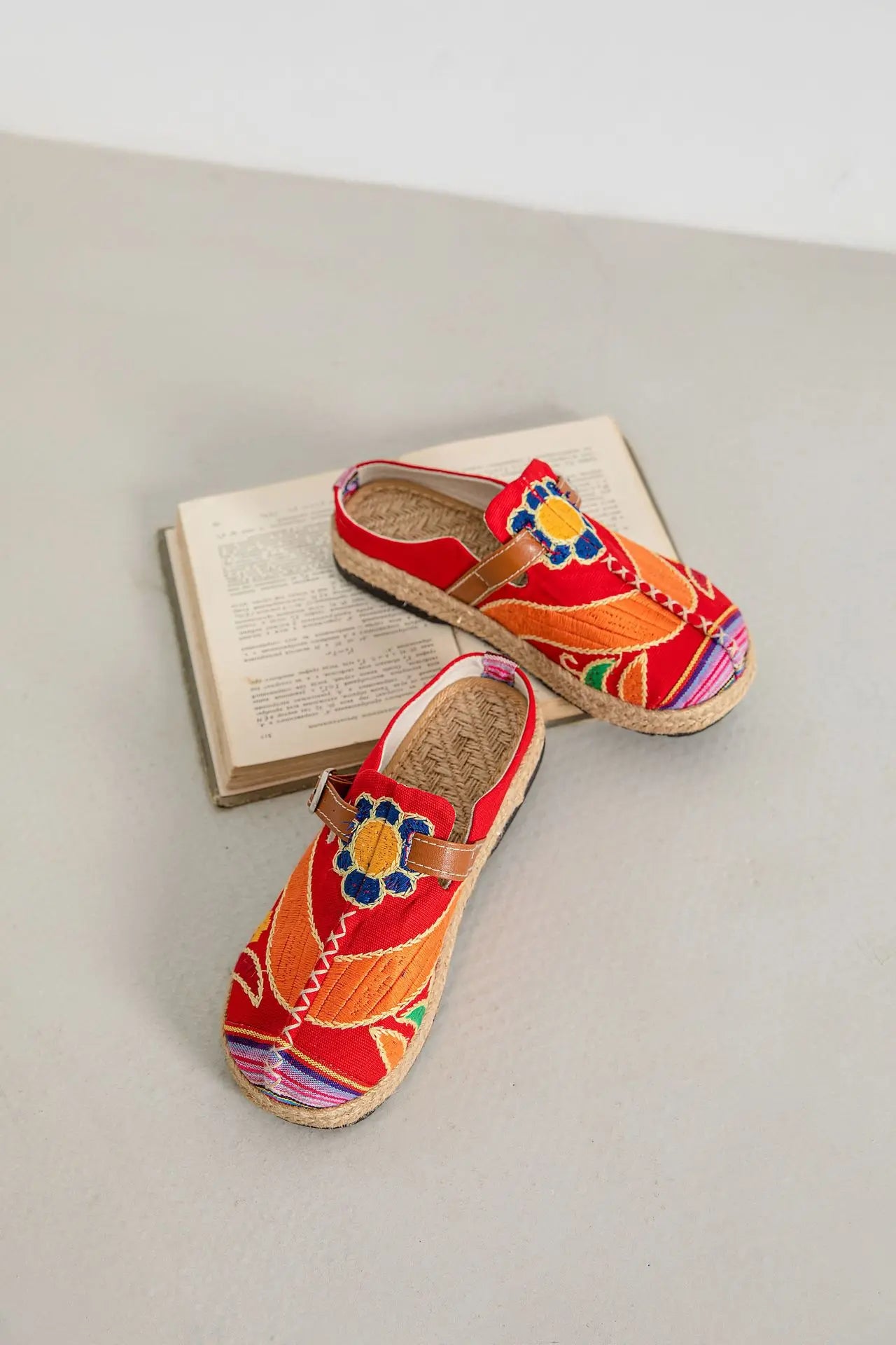 Lightweight Embroidered Cotton Linen Flat Slippers for Women