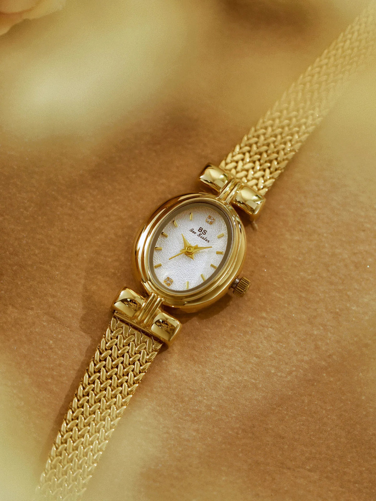 Vintage Gold Oval Quartz Wristwatch