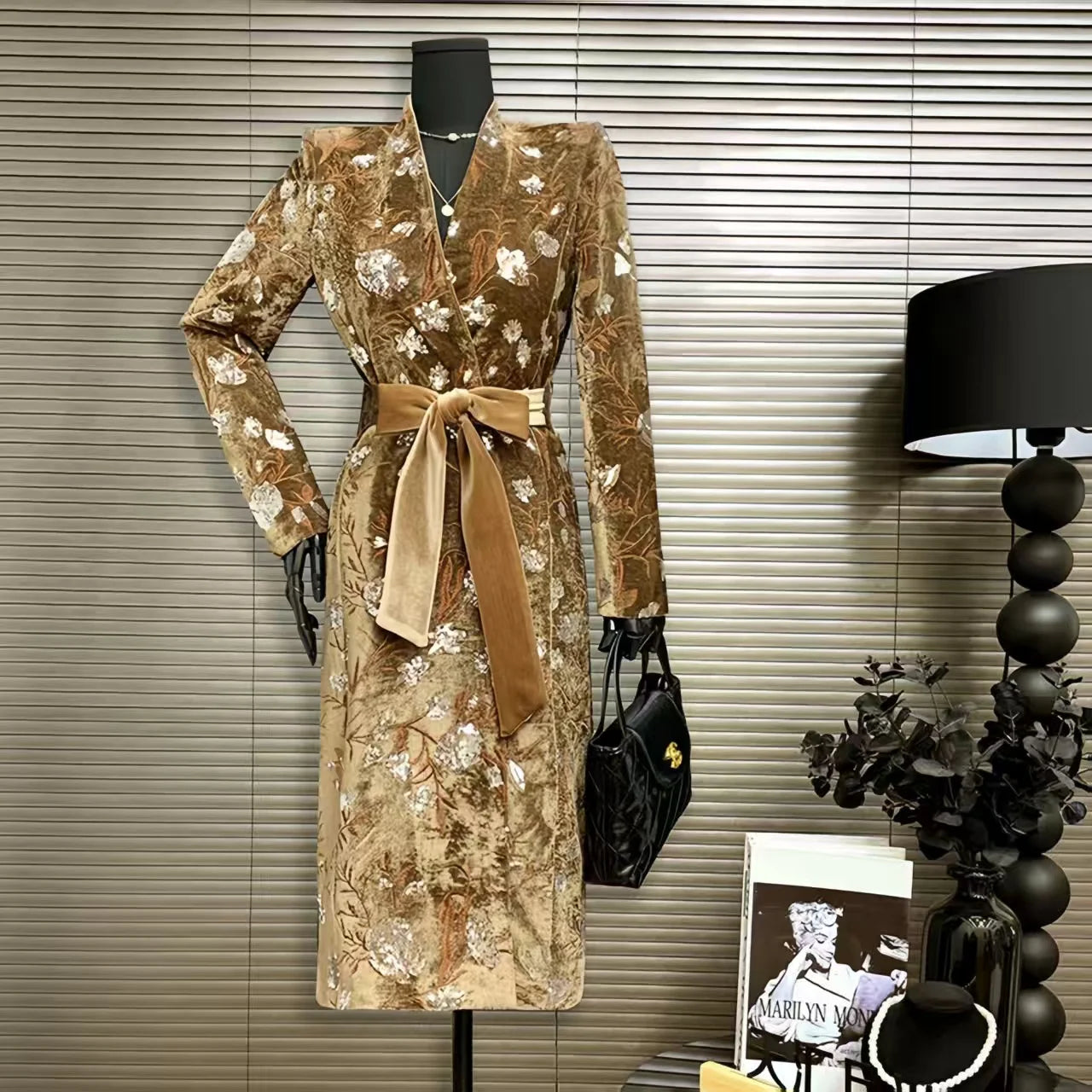 Golden Velvet Adjustable Waist Windbreaker Coat Autumn/Winter New English style Luxury Sequin Embroidered Women's Coat