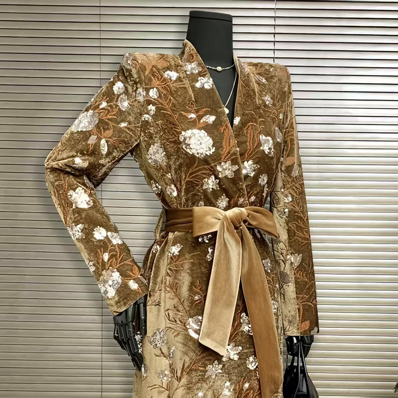 Golden Velvet Adjustable Waist Windbreaker Coat Autumn/Winter New English style Luxury Sequin Embroidered Women's Coat