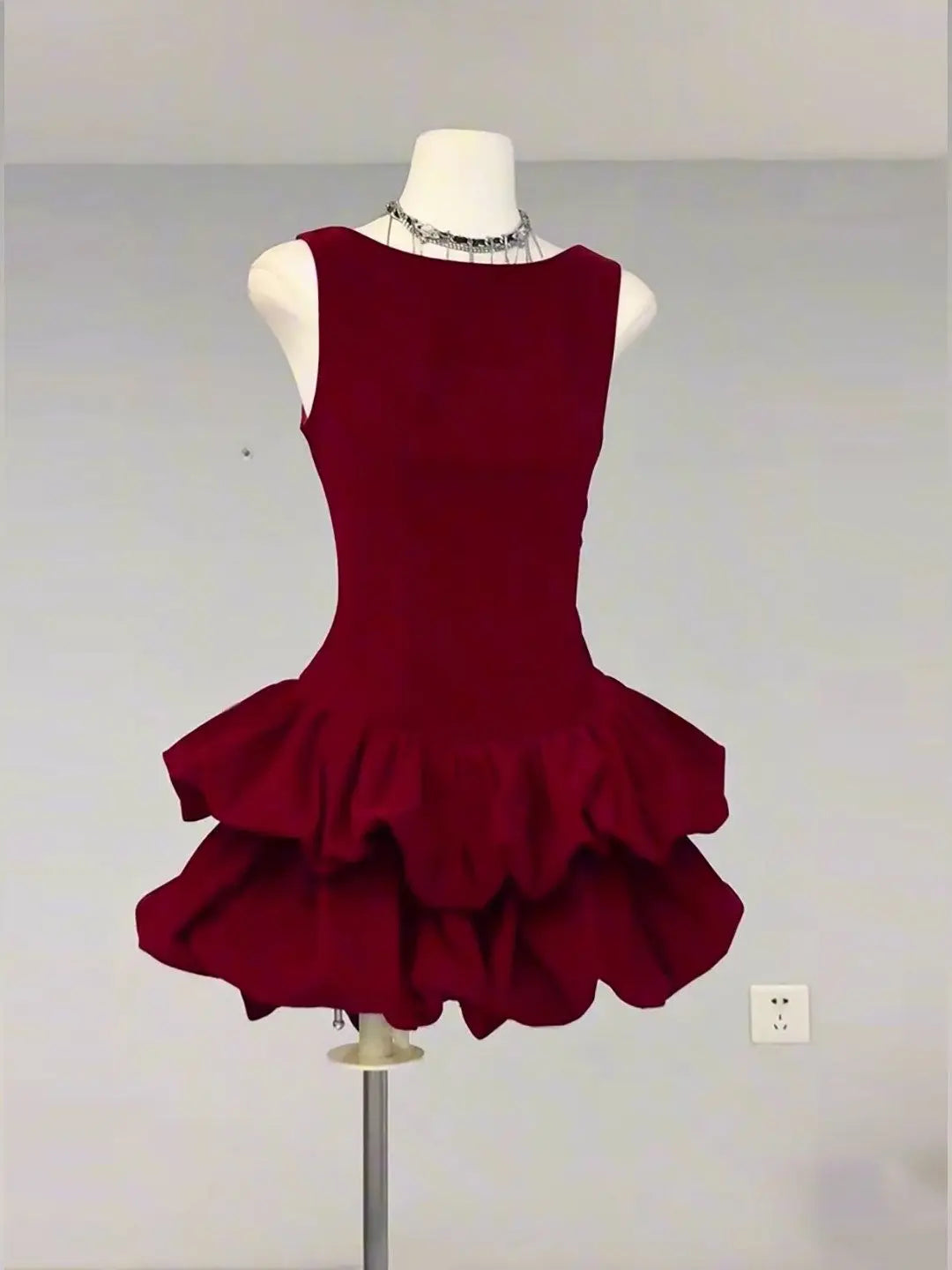 Elegant Red Velvet Sleeveless Evening Dress for Women