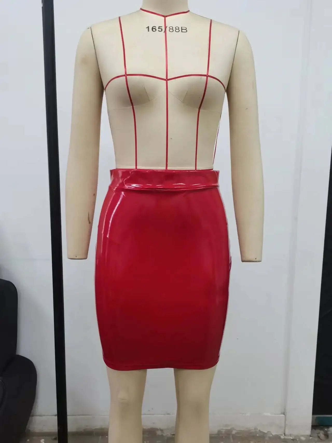 Pu Leather Covered Hip Skirt Women Summer 2025 New Fashionable Temperament Bright Face Waist Cinched Half Dress Y2k Streetwear