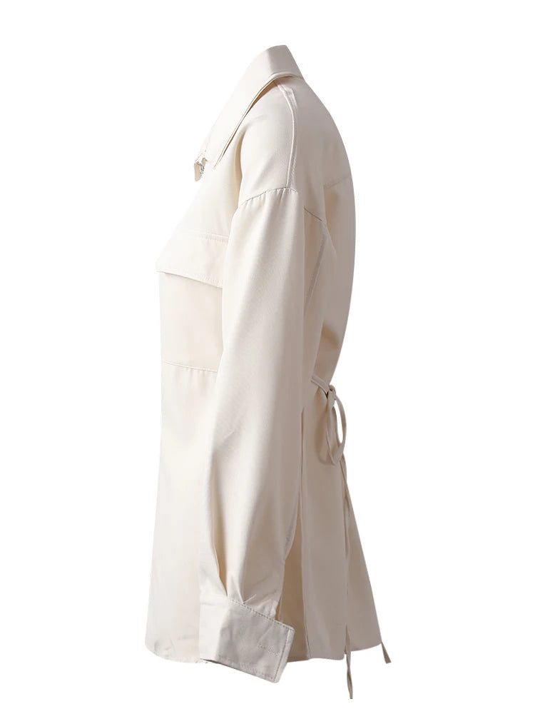 [EAM] Women Beige Zipper Pocket Back Bandage Blouse New Lapel Long Sleeve Loose Fit Shirt Fashion Spring Autumn 2025 1DF1491