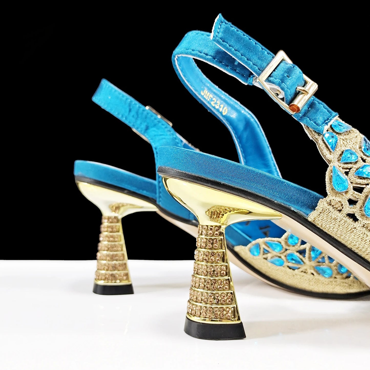 Happy Time Boutique, Exquisite Mini Bag with Pointed Toe Shoes, Sexy Stiletto High-Heeled Shoes, Small Metal Bag in Hand