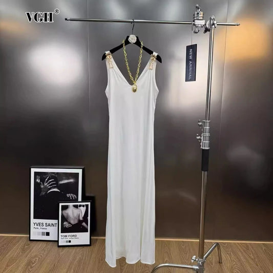 VGH Minimalist Spliced Chain Long Sundresses for Women V Neck Sleeveless High Waist Patchwork Metal Buckles Dress Female Summer
