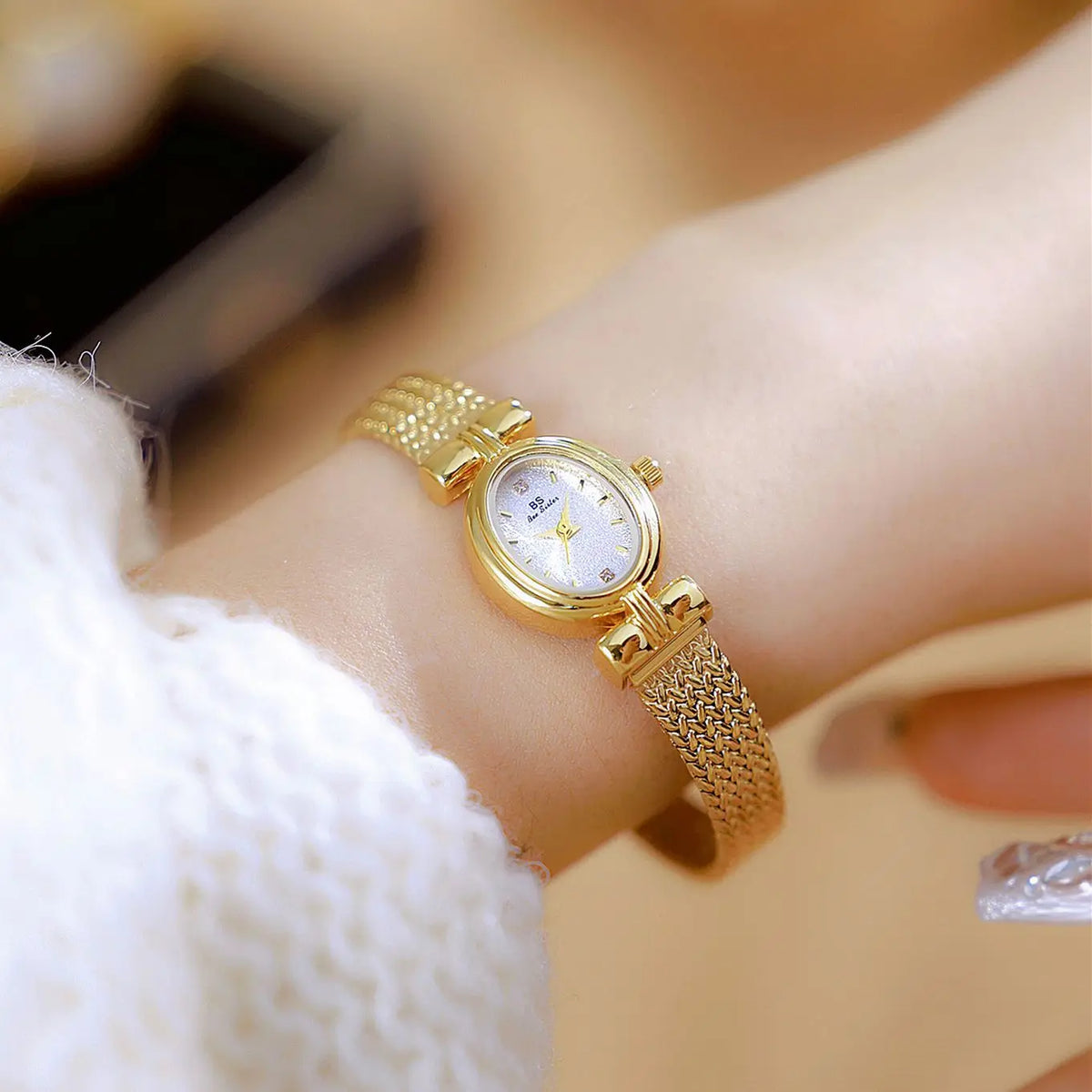 Vintage Gold Oval Quartz Wristwatch