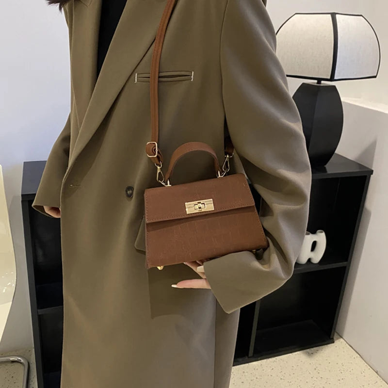 Luxury Fashion Small Square Bag Brand Design Advanced Leather Lock Simple Commuting Solid Color Texture Handbag Messenger Bag