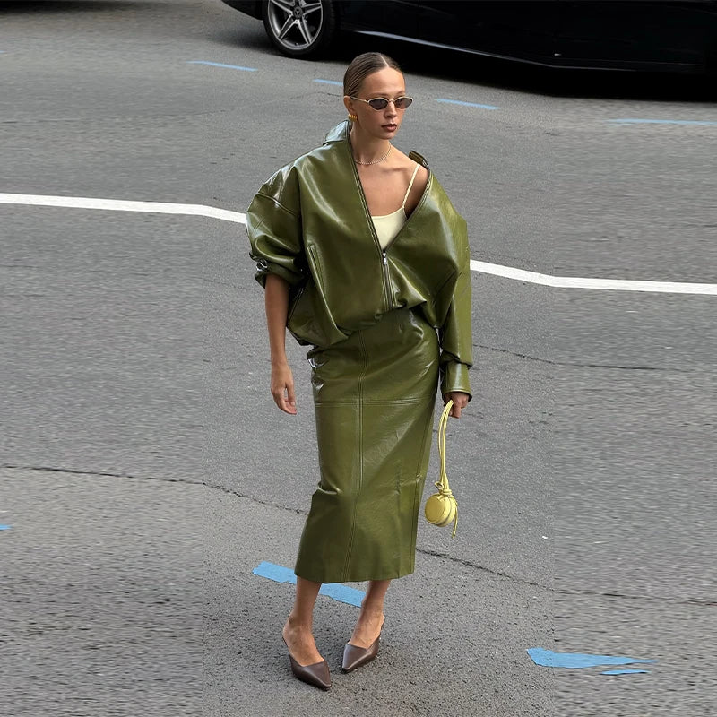 Women Green Stand Collar Leather Jacket Fashion Zipper Long Loose Outerwears Chic 2025 New Autumn Fashion High Street Lady Wear
